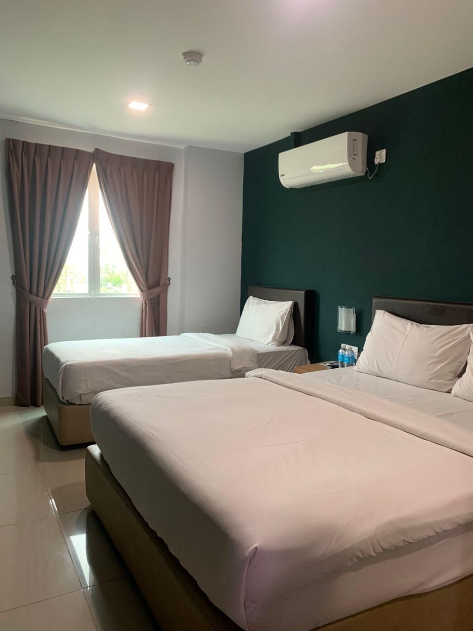 Room V @ Jalan Megat managed by SECOM Suite Triple Room