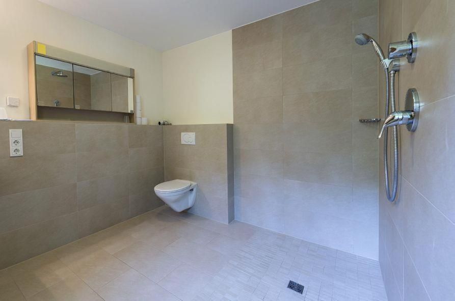 Apartment with Shower