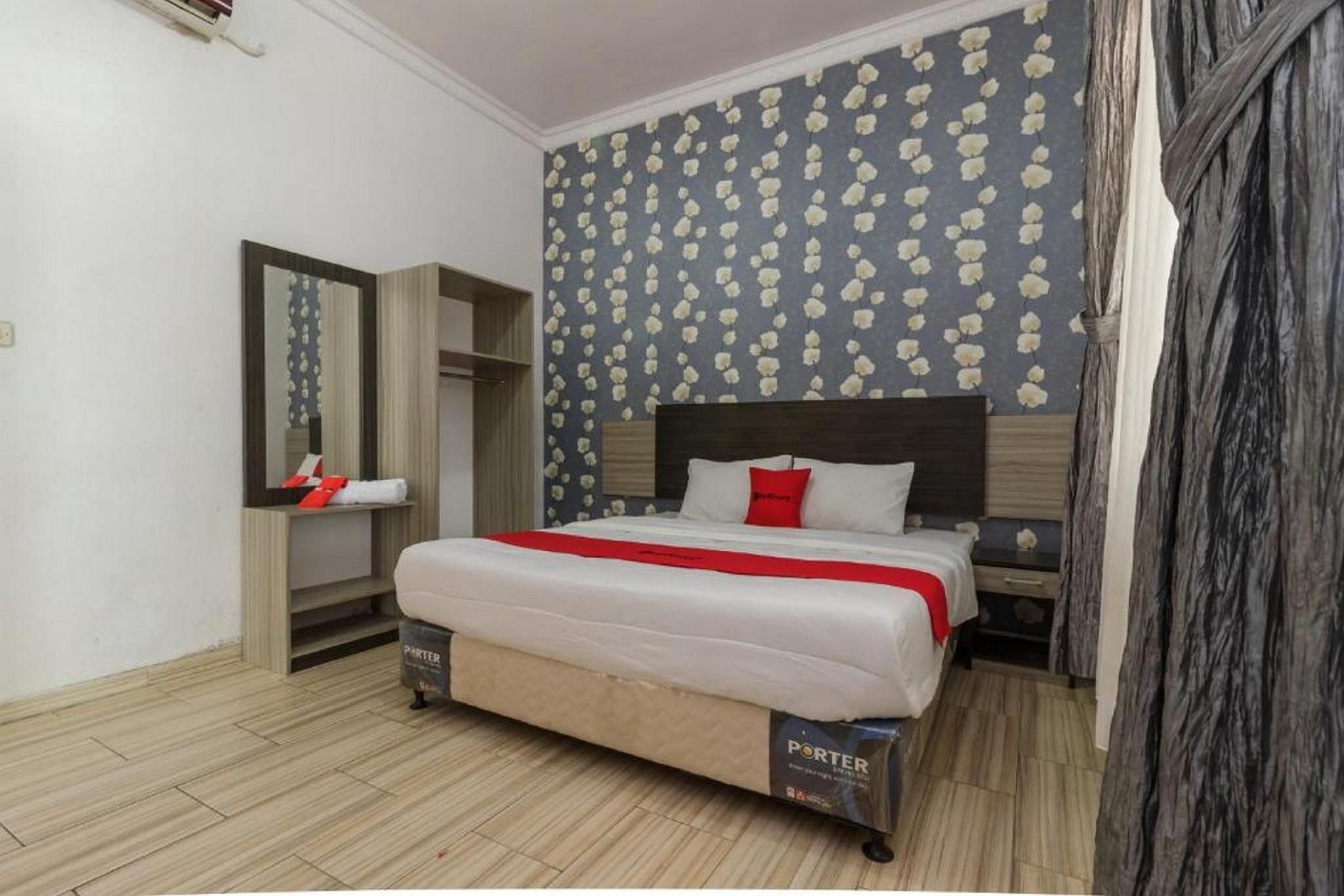 RedDoorz Room