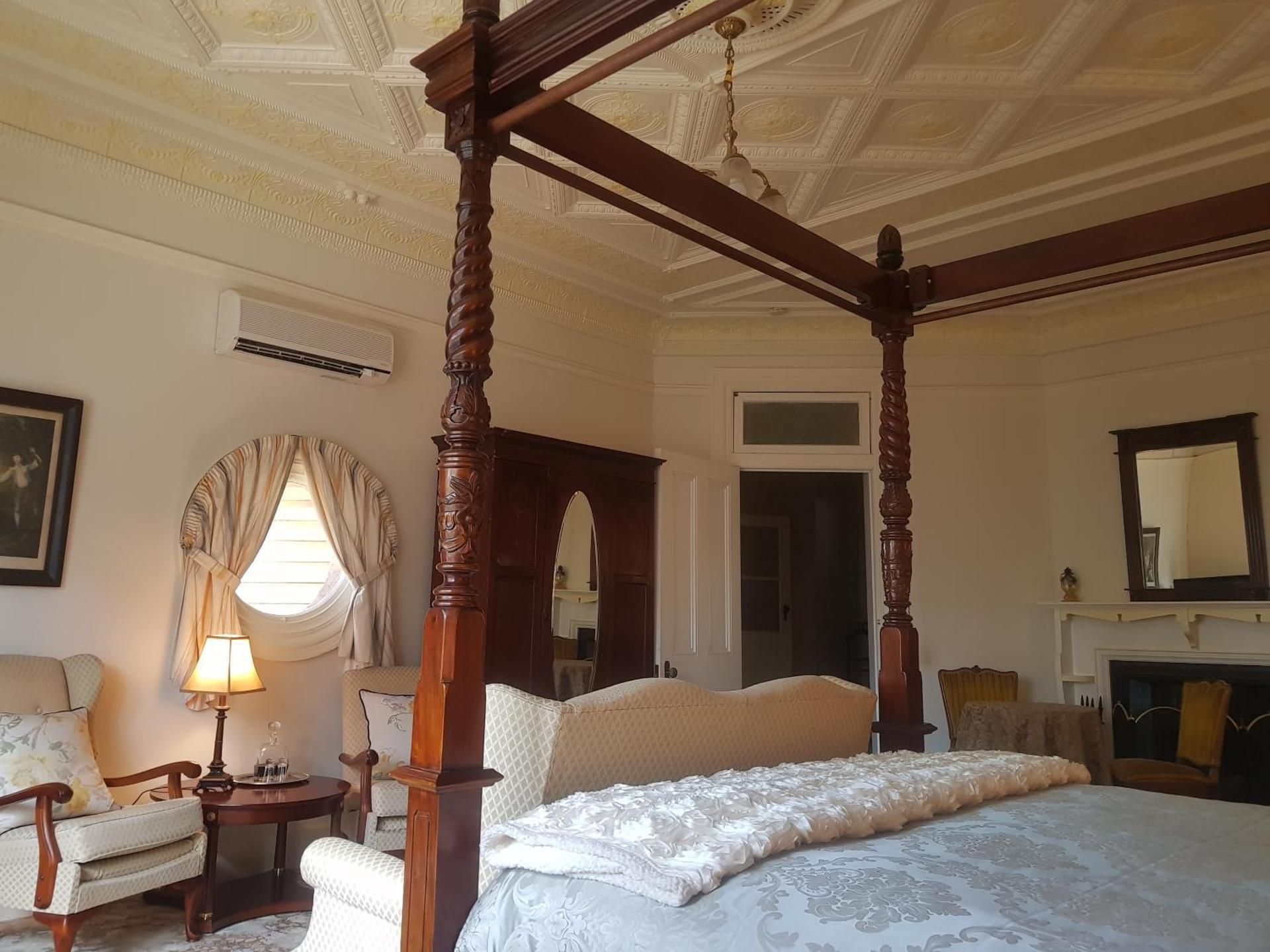 Deluxe Queen Suite