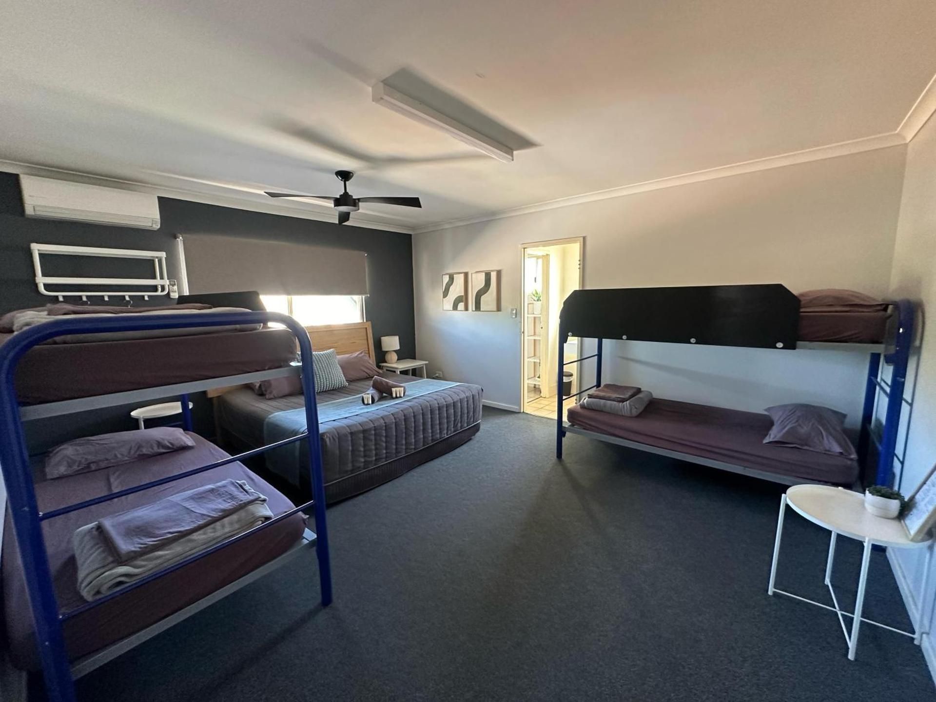 Kalbarri Inn Family Room with Private Bathroom 2
