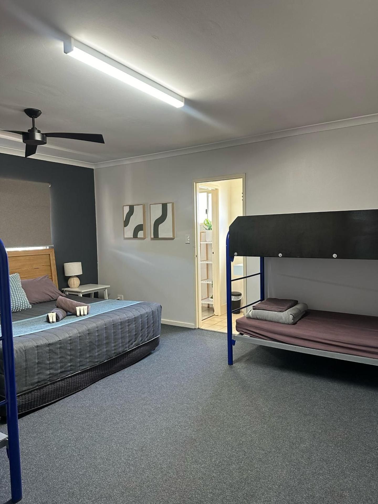 Kalbarri Inn Family Room with Private Bathroom 3