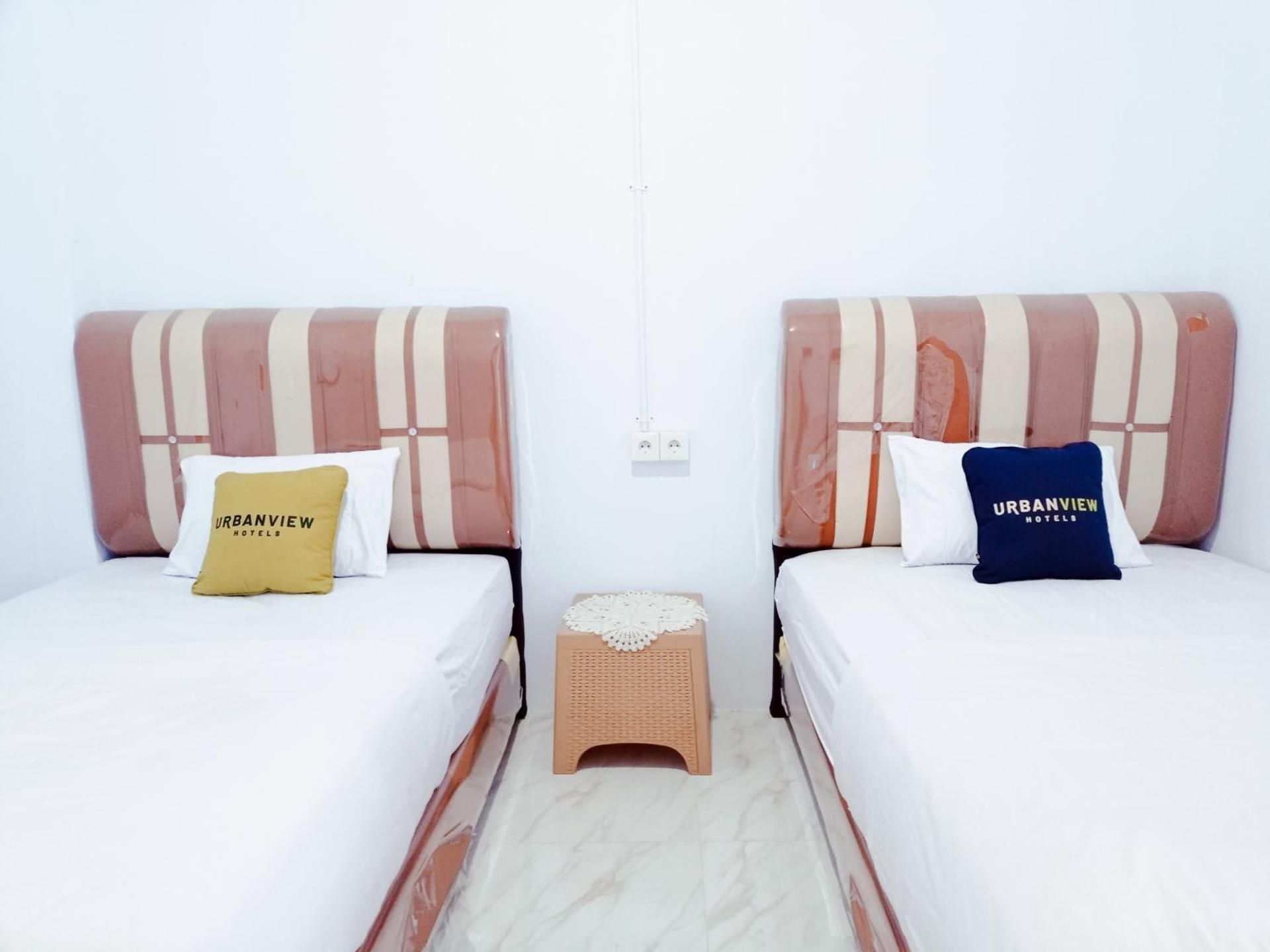 Urbanview Hotel @ Guest House Bukit Sion Bengkulu Deluxe Twin Room 2