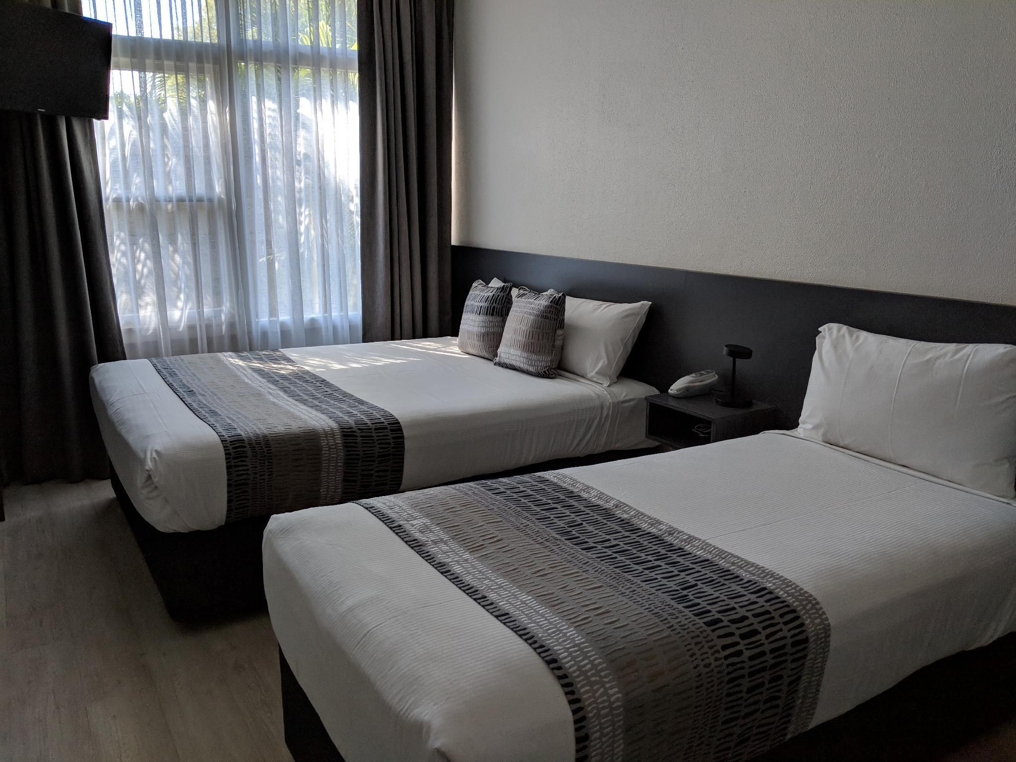 Queen and Single Room
