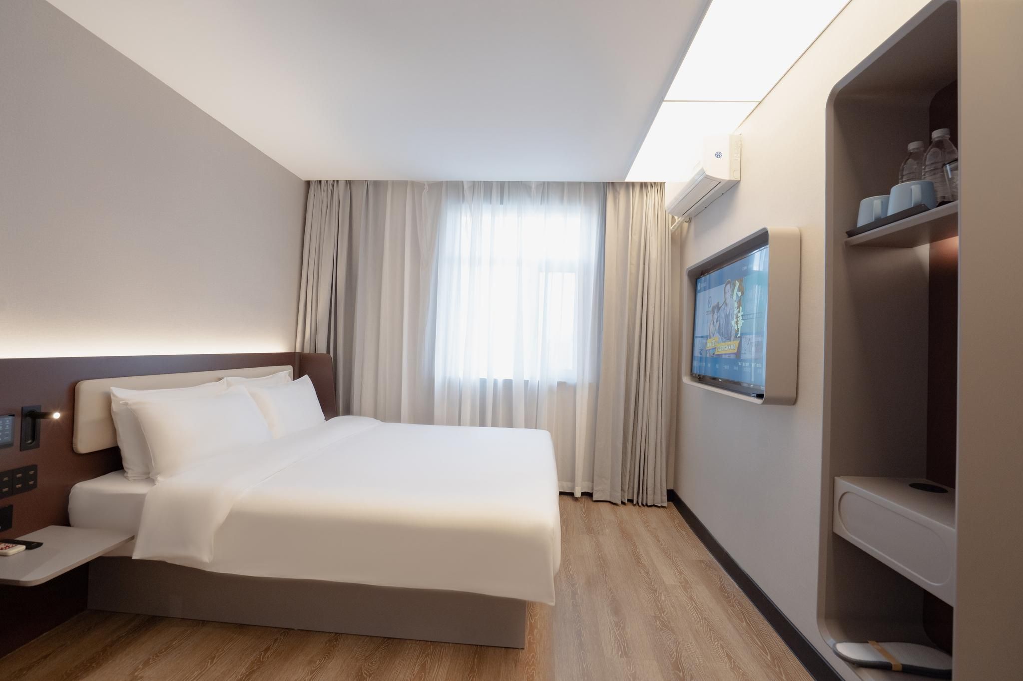 Queen Superior Room