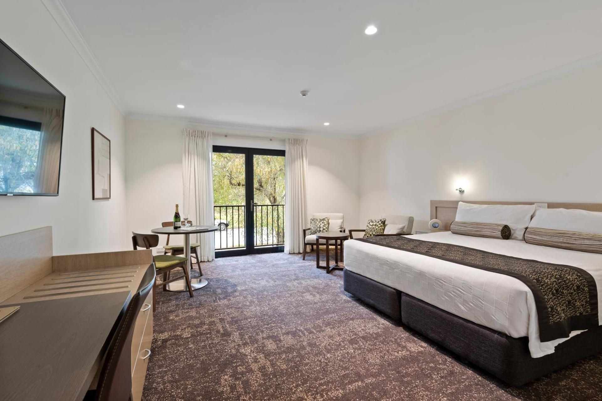 King Room with Spa Bath
