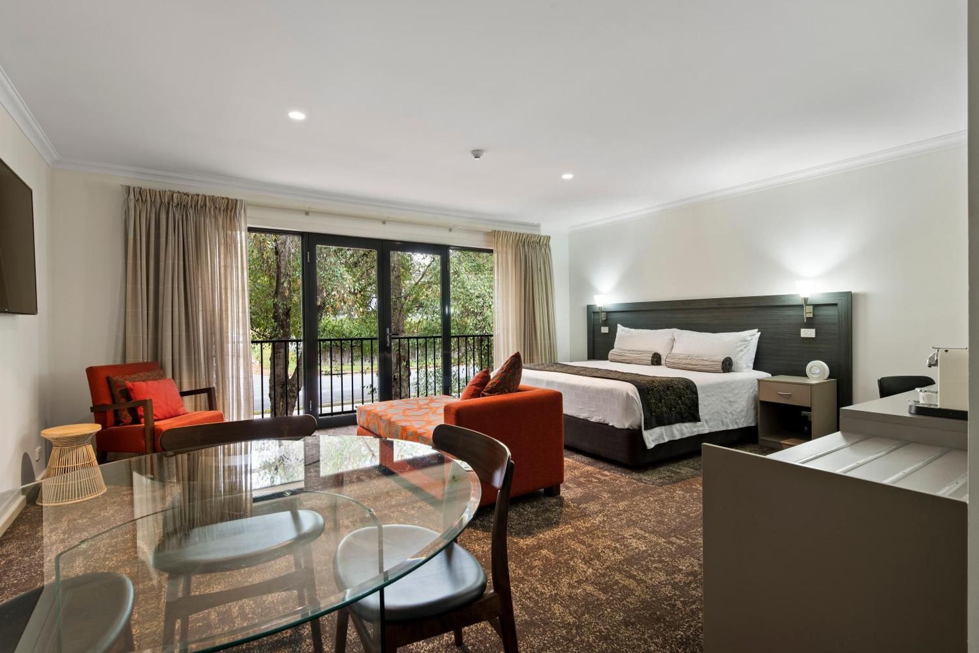 Deluxe King Room with Spa Bath