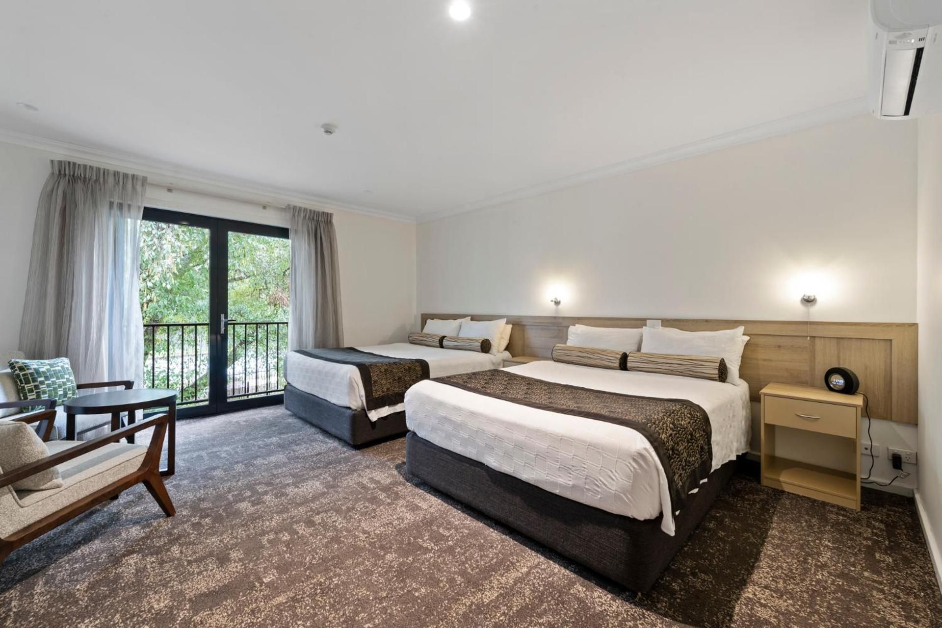 Executive Queen Room with Two Queen Beds and Spa Bath 