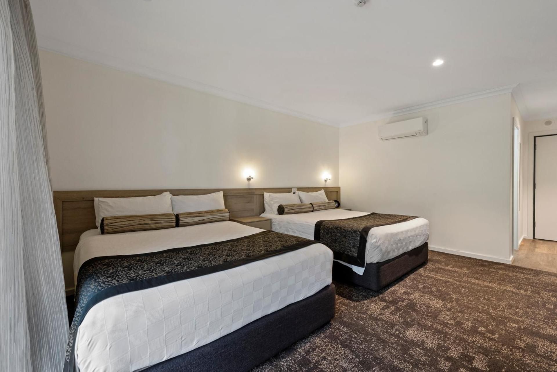 Executive Queen Room with Two Queen Beds and Spa Bath 