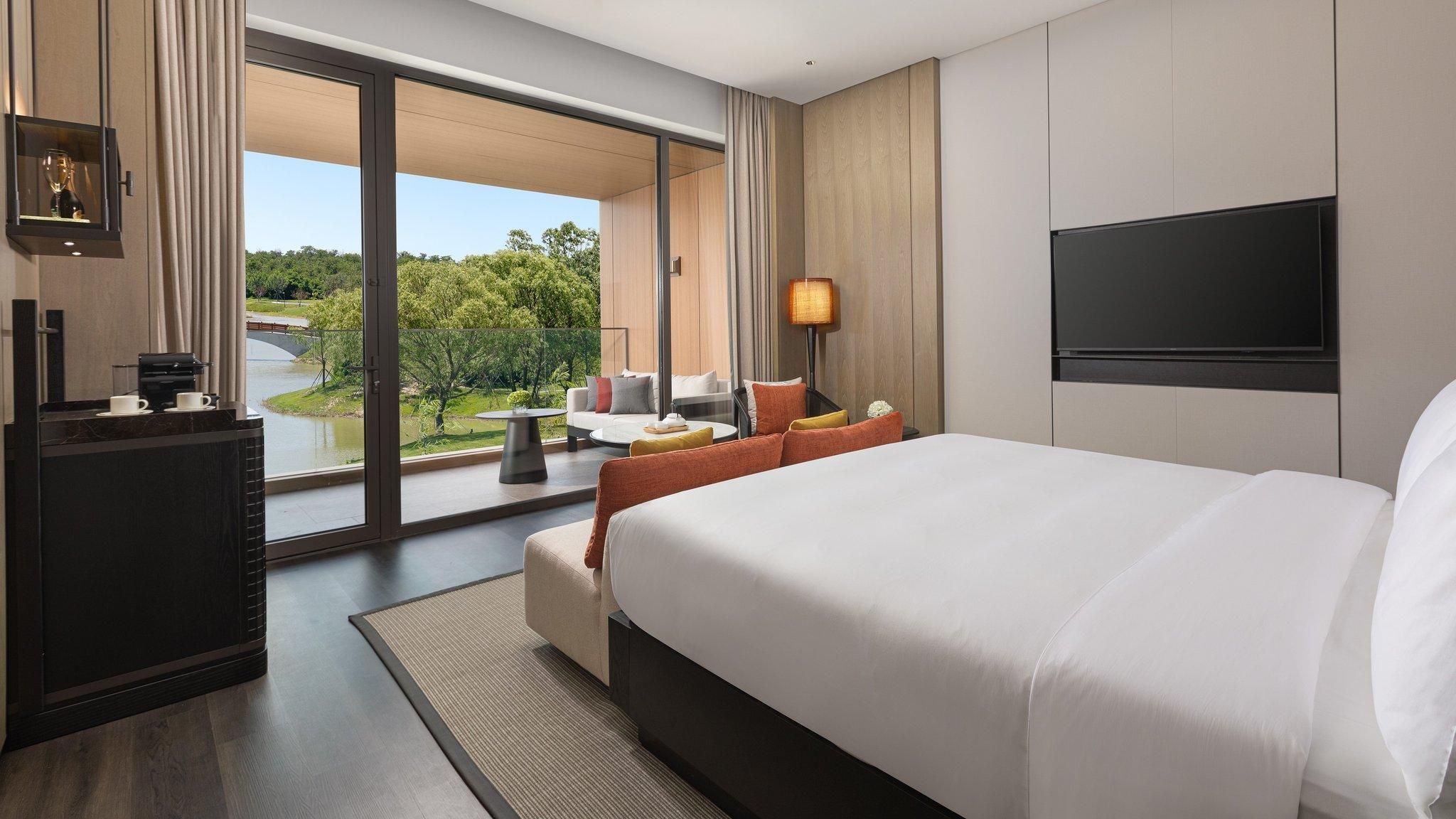 Hotel Indigo Beidaihe By IHG 1 King Standard Lake View