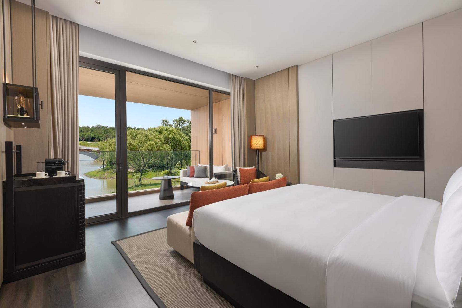 Standard King Room with Lake View