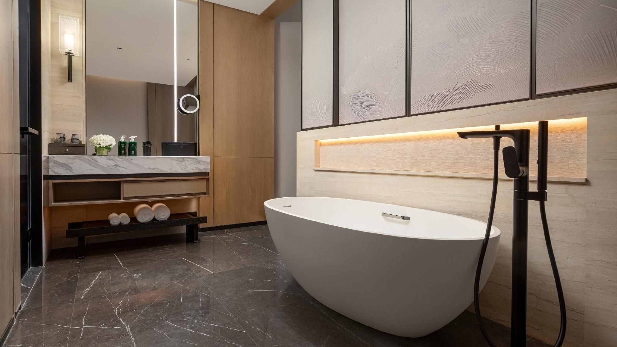 Hotel Indigo Beidaihe By IHG 1 King Standard Lake View 3