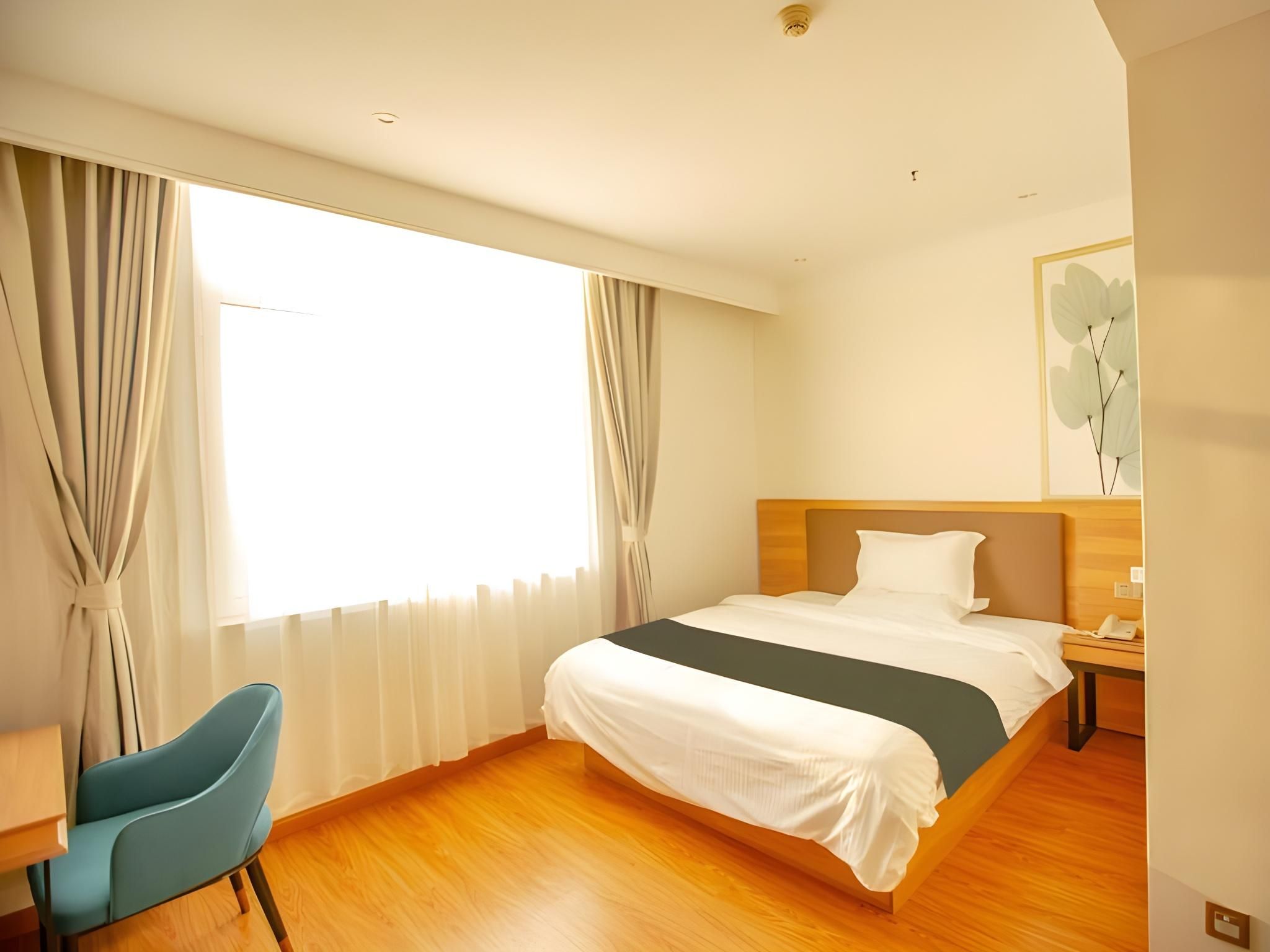 Feature Queen Room