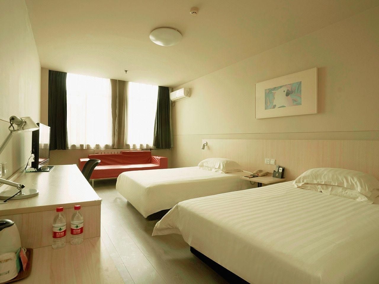 WH - Superior Large Twin Family Room