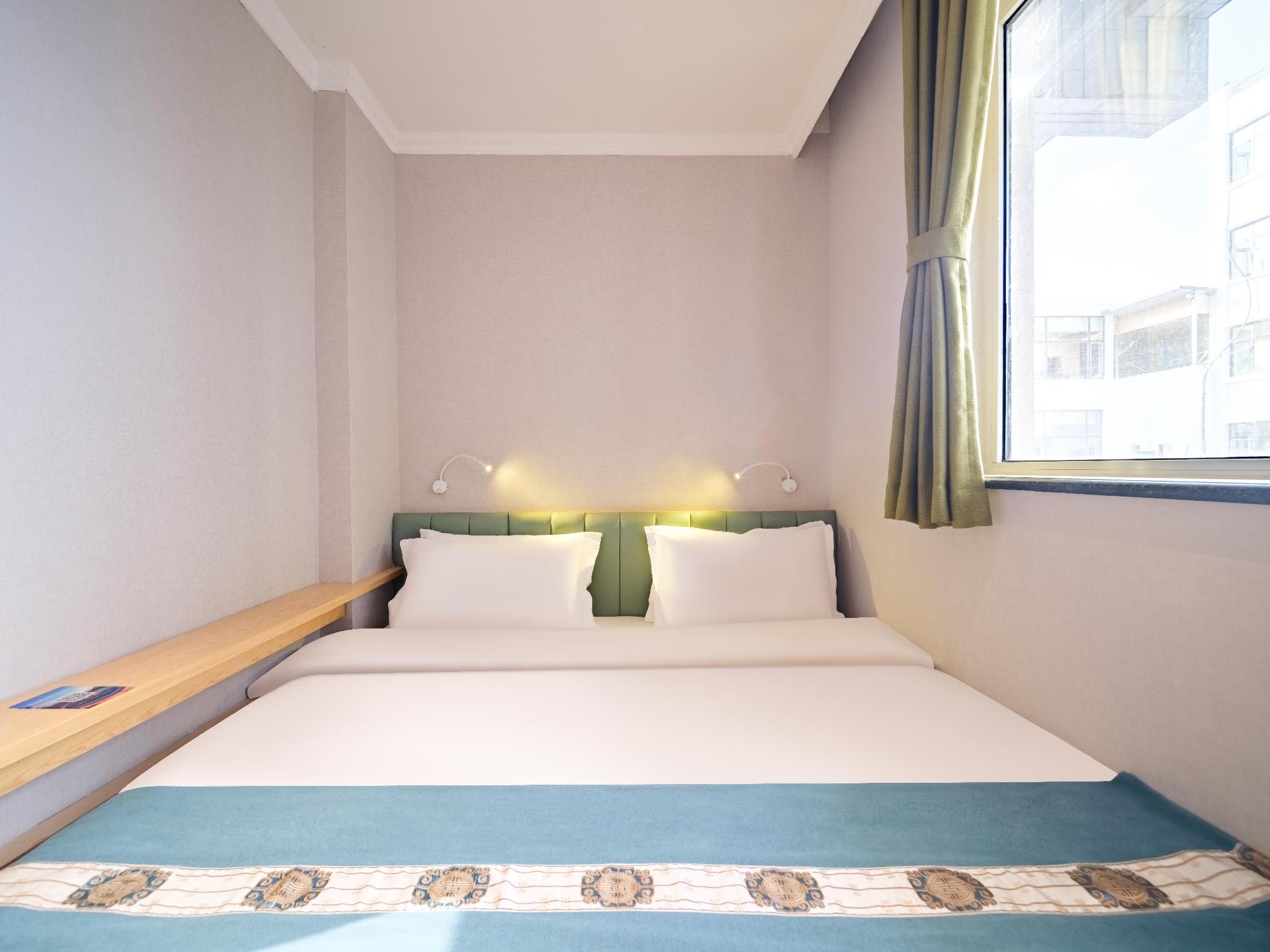 Tatami Queen Room