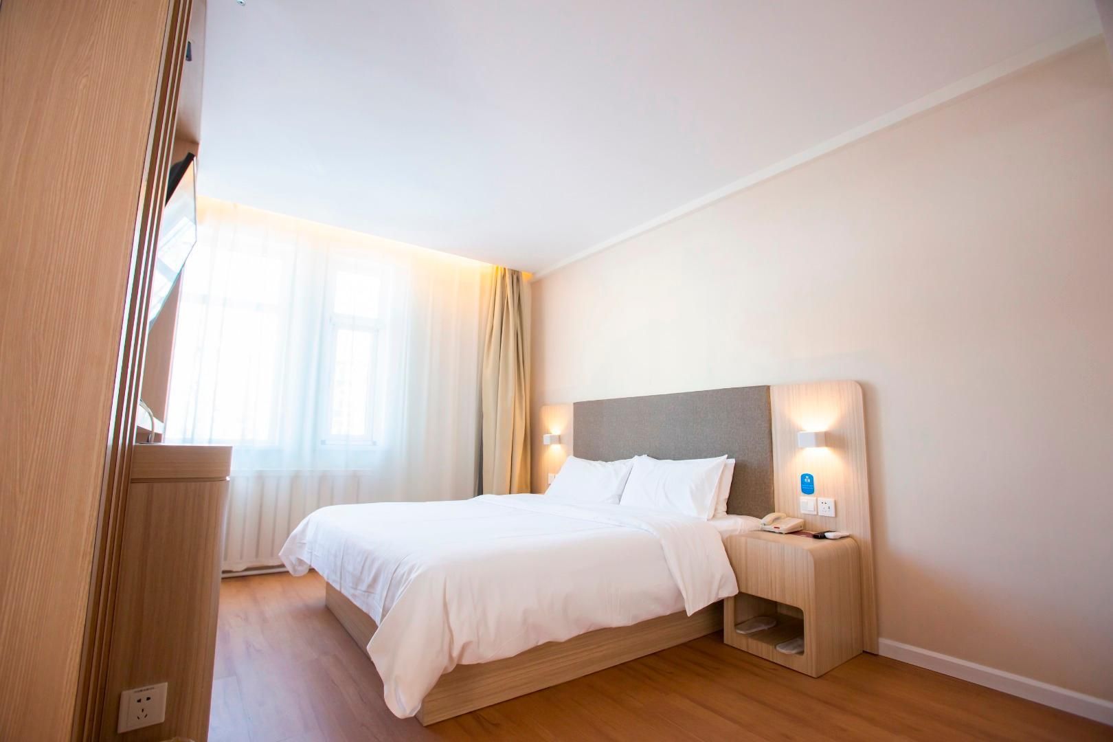 Huazhu - Room With Bed