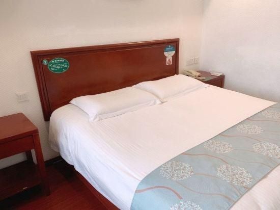 Queen Room B with No Window