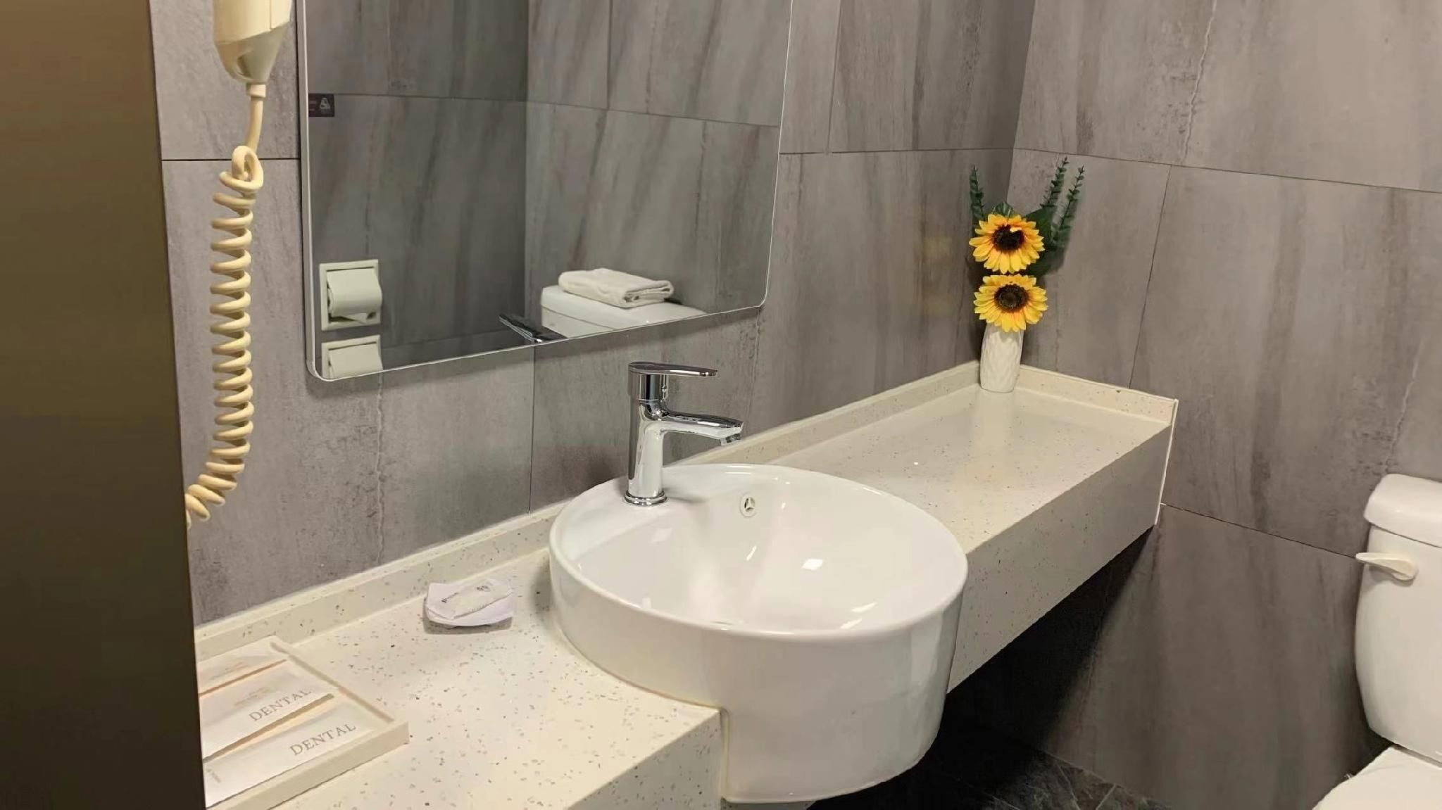 WH - Deluxe Room Twin