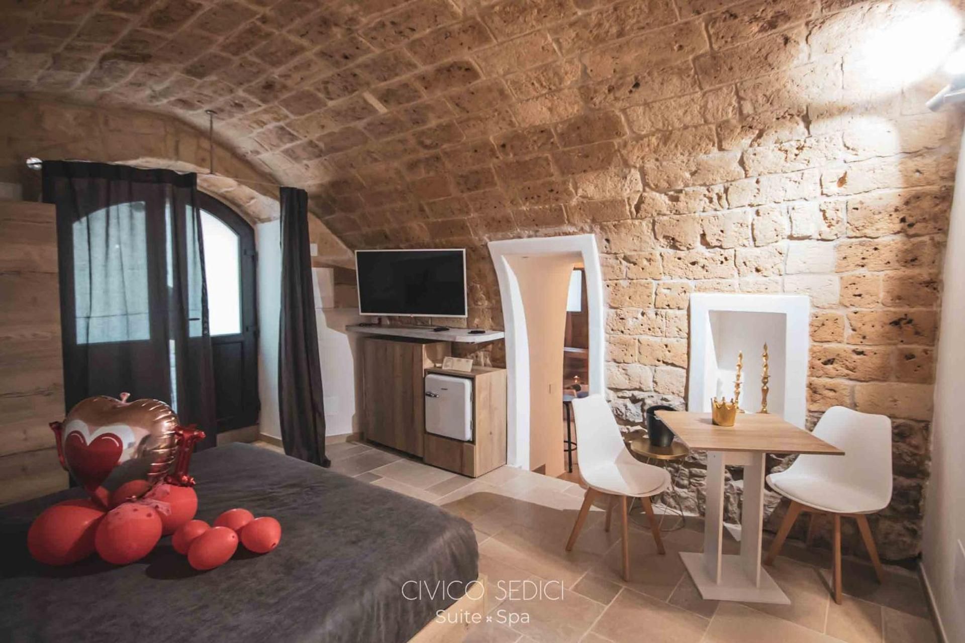 Deluxe Suite with Spa Bath