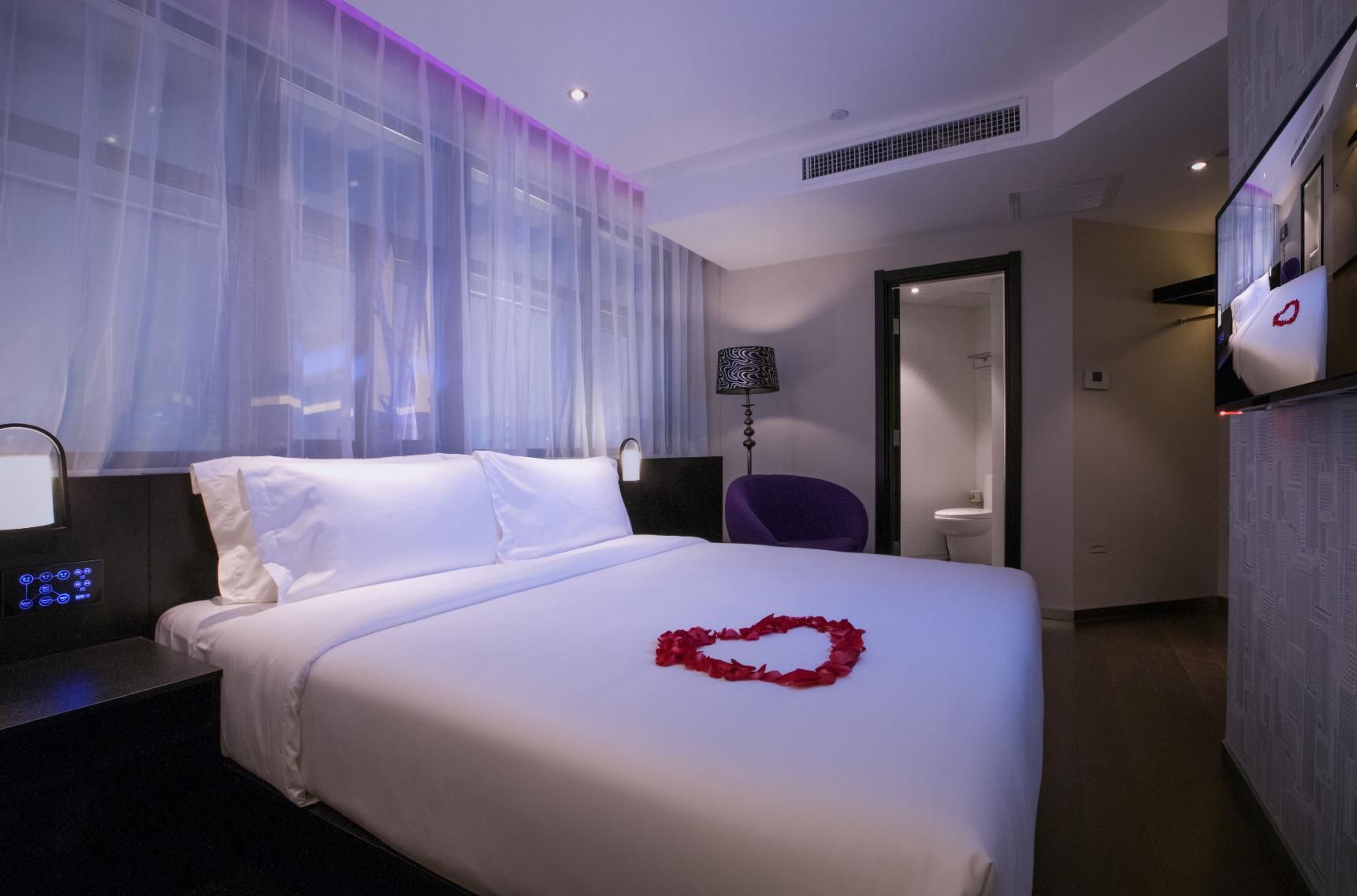 Deluxe Room Queen