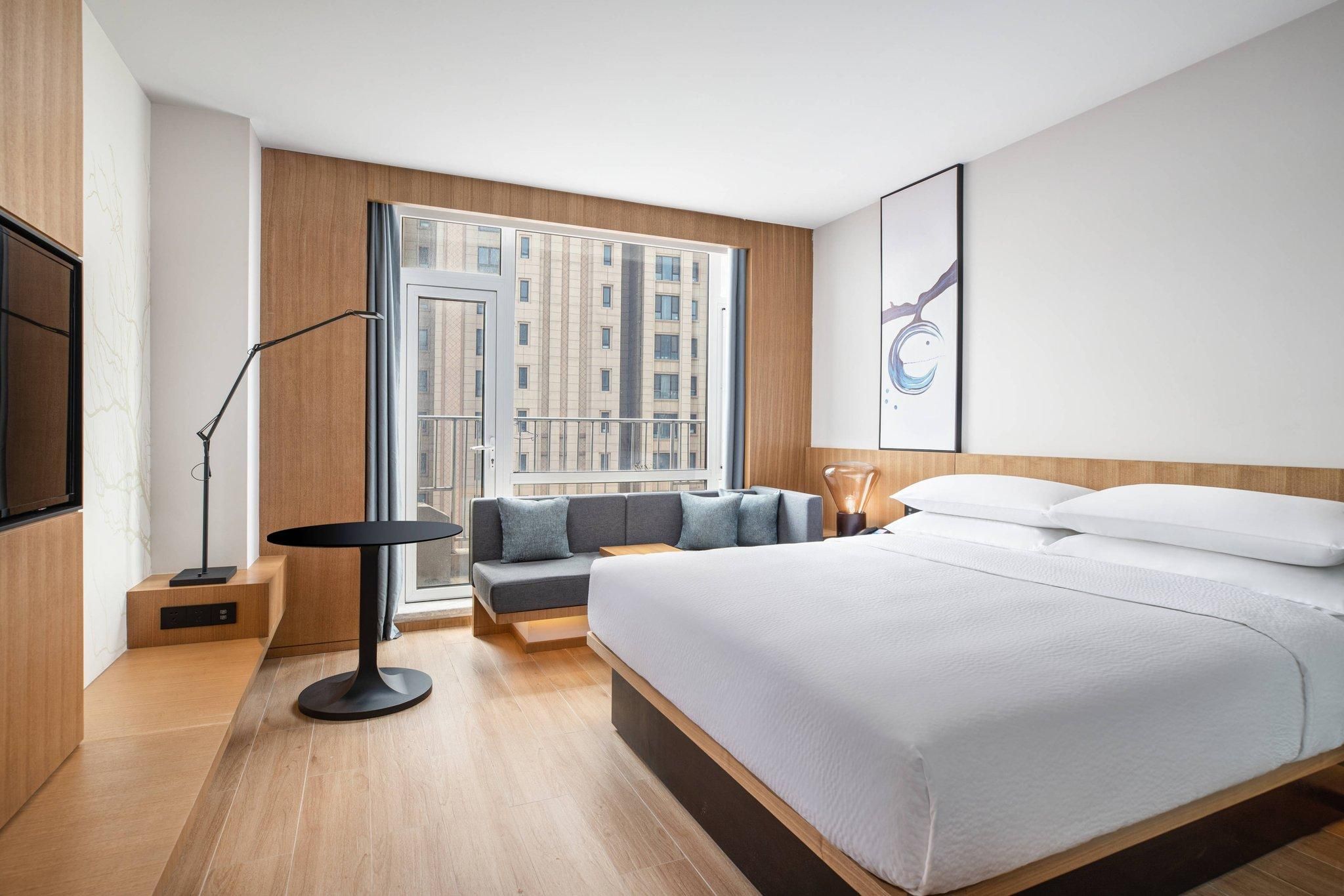 Deluxe King Room, Guest room, 1 King, City view