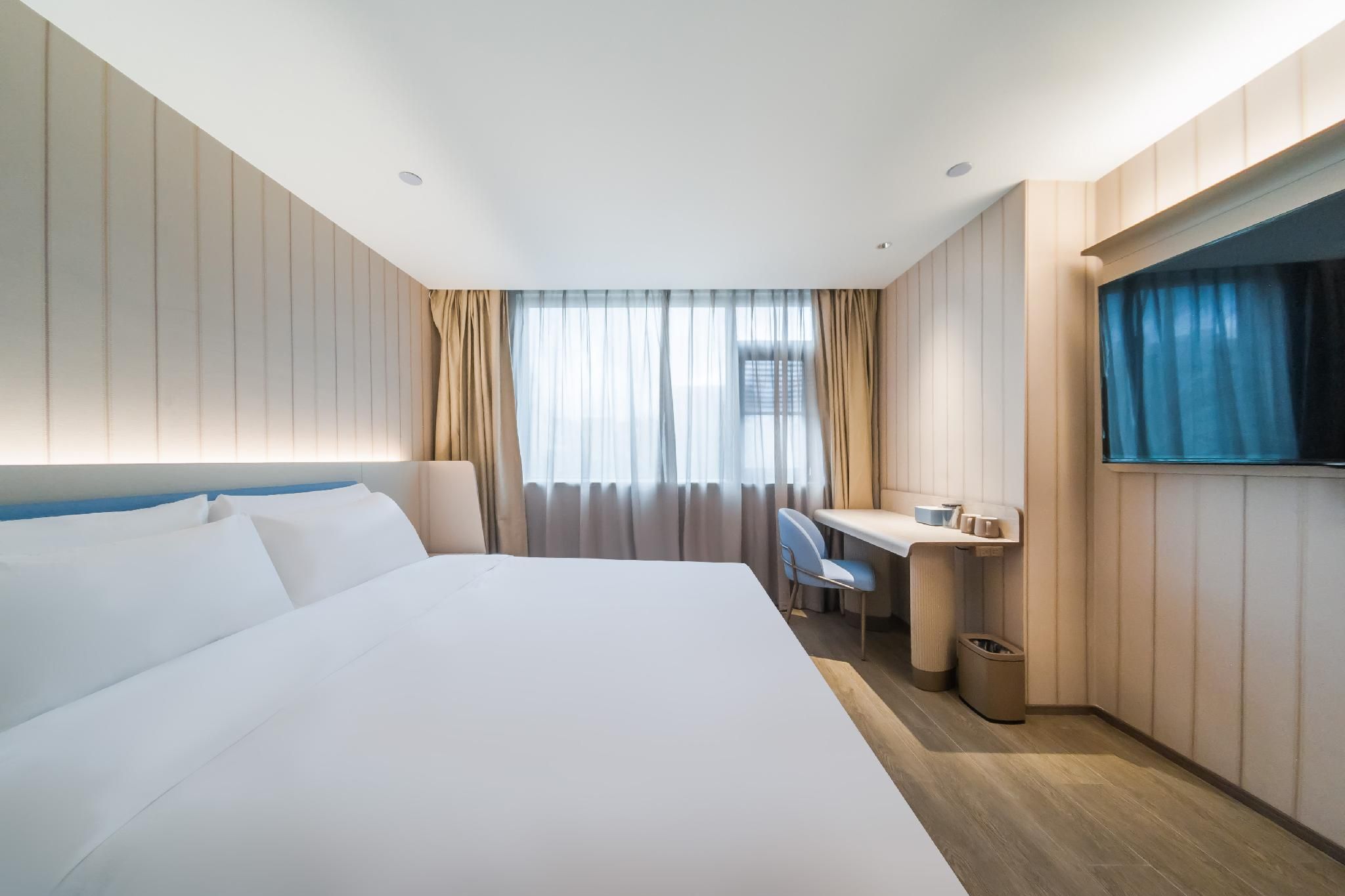 Huazhu - Room With Bed