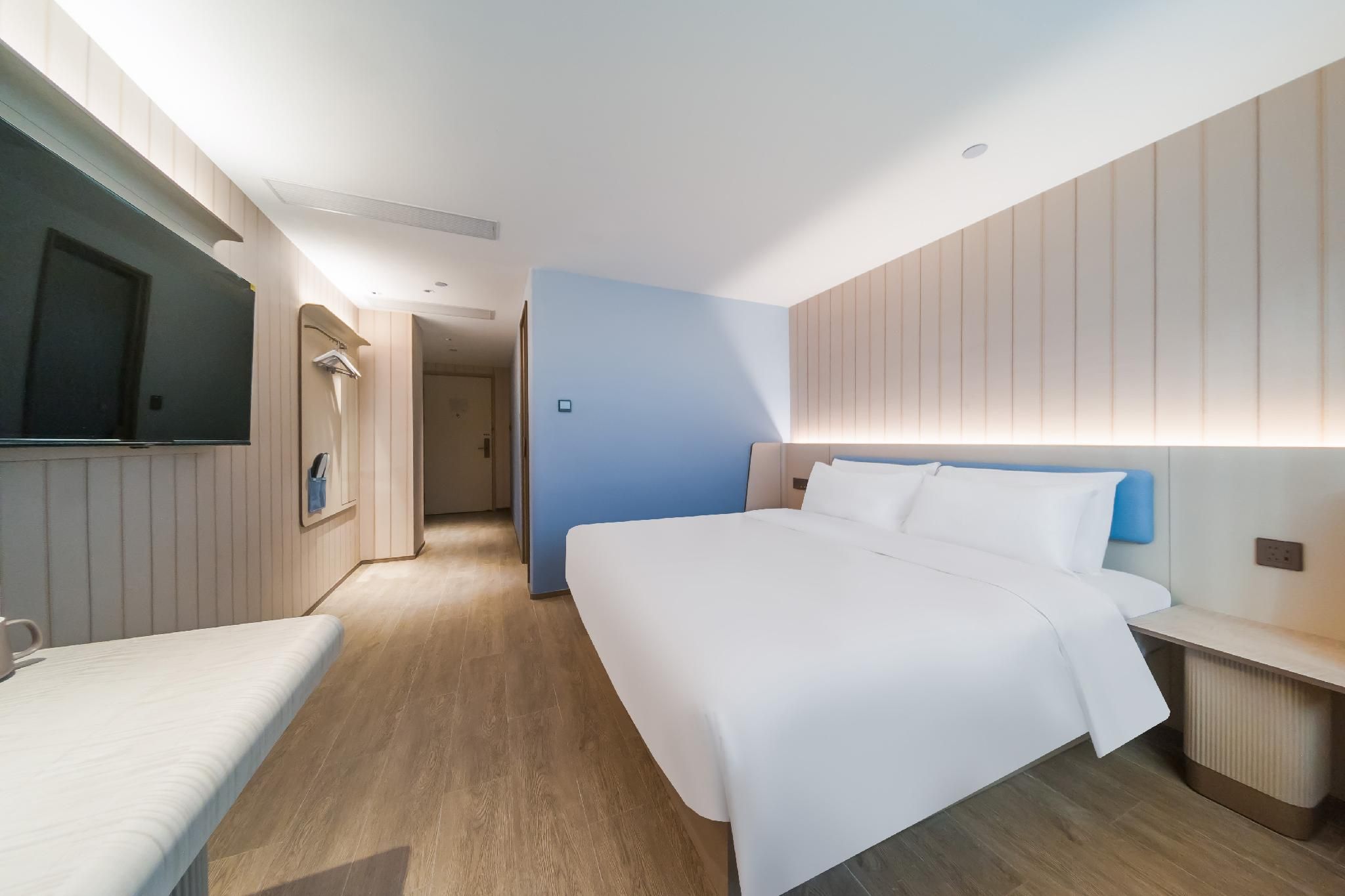 Huazhu - Room With Bed