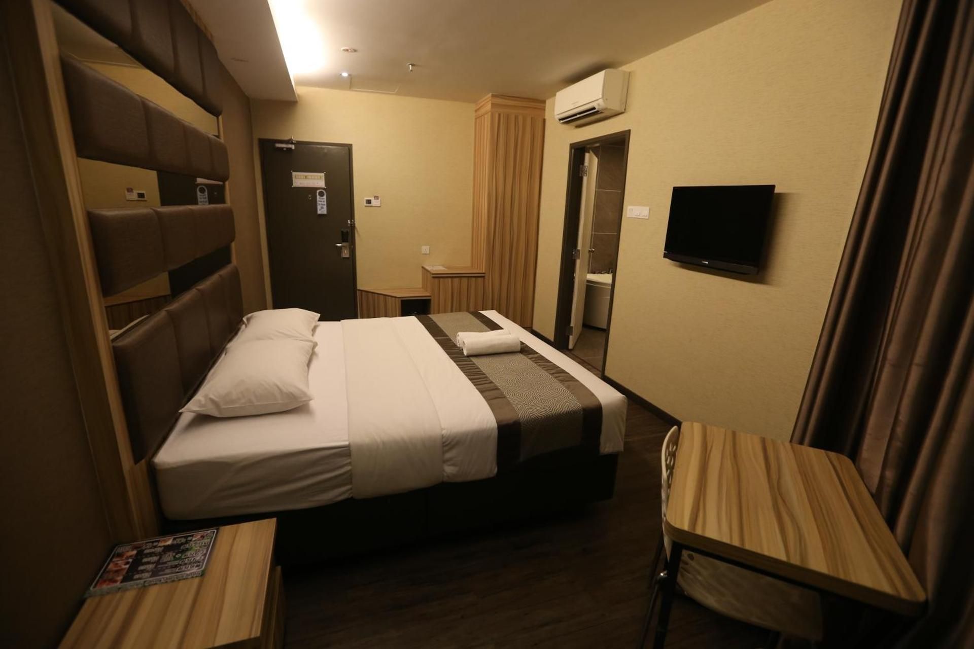 Suite with Hot Tub
