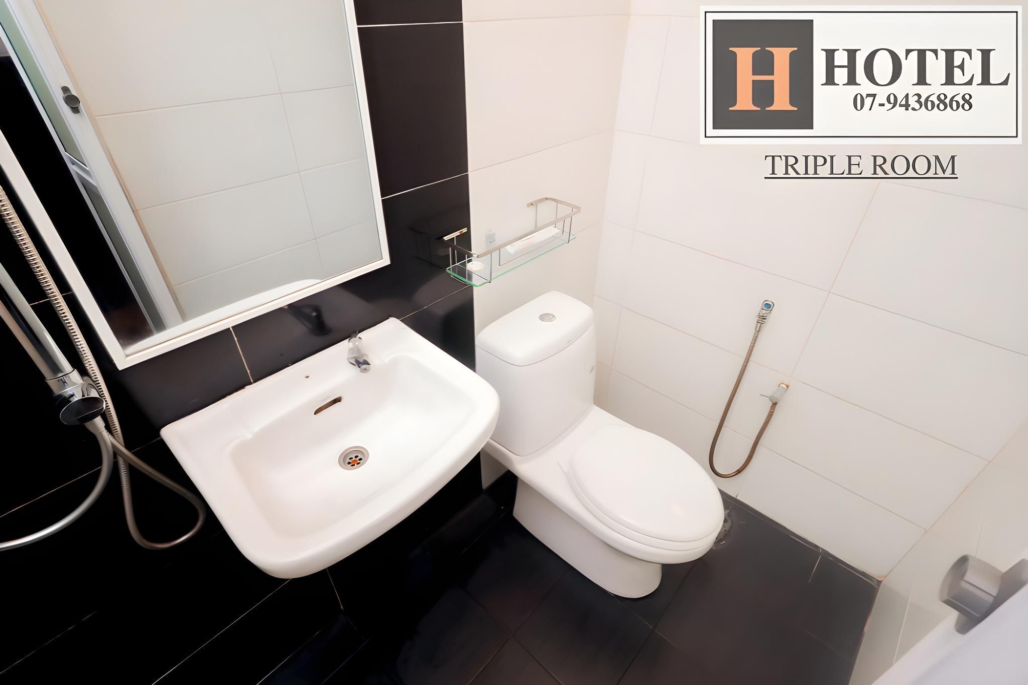 H hotel  Tripe Room 3