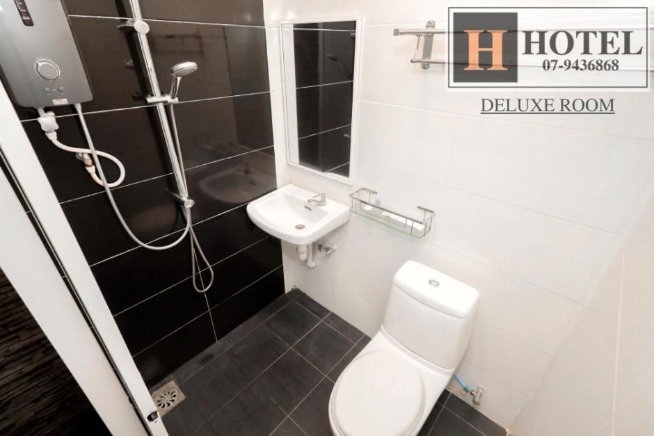 H hotel  Deluxe Room 3