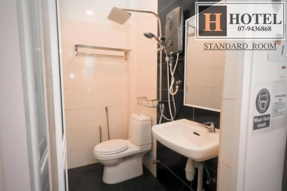 H hotel  Standard Room 3