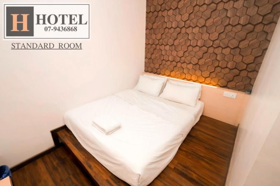 H hotel  Standard Room