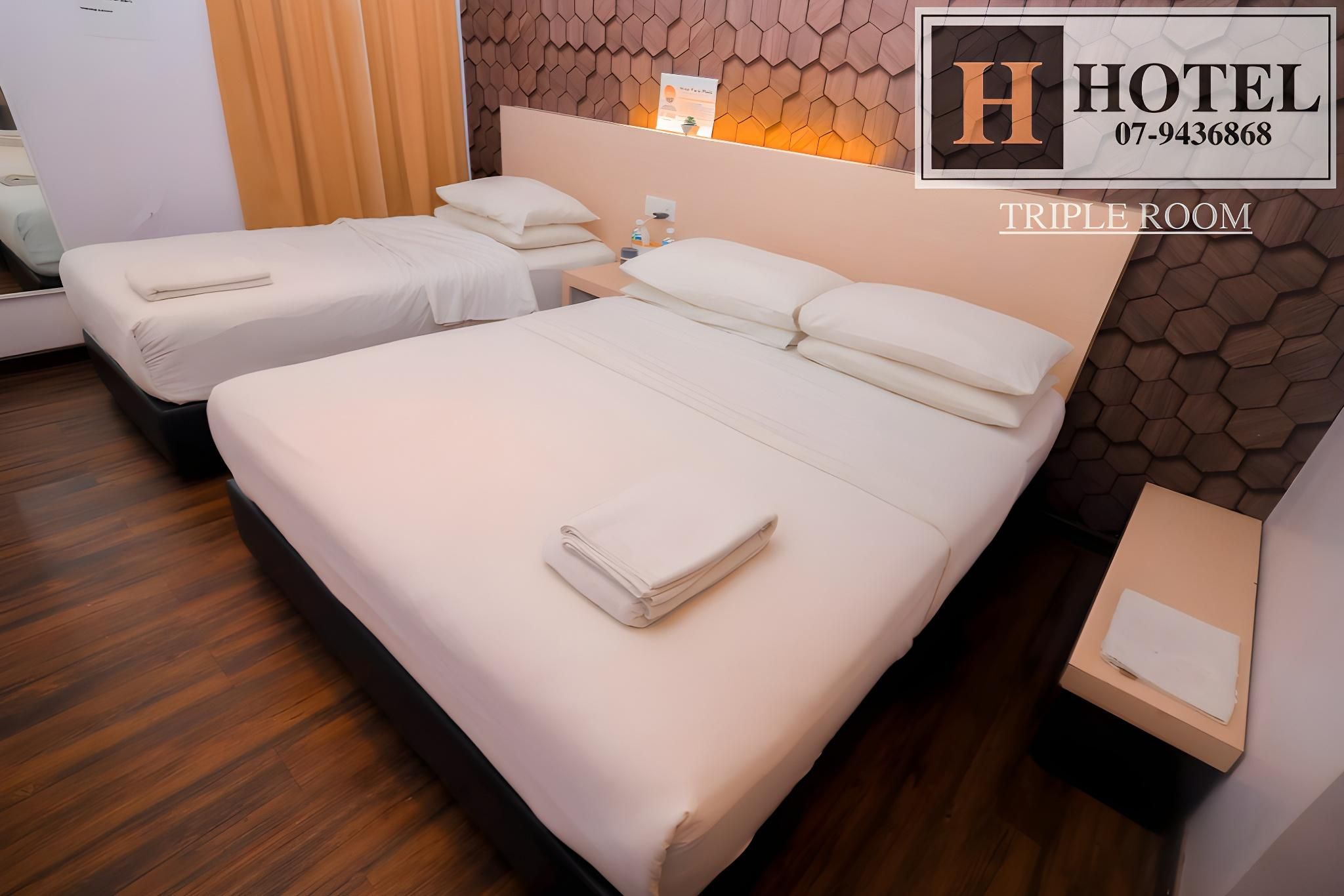 H hotel  Tripe Room 2