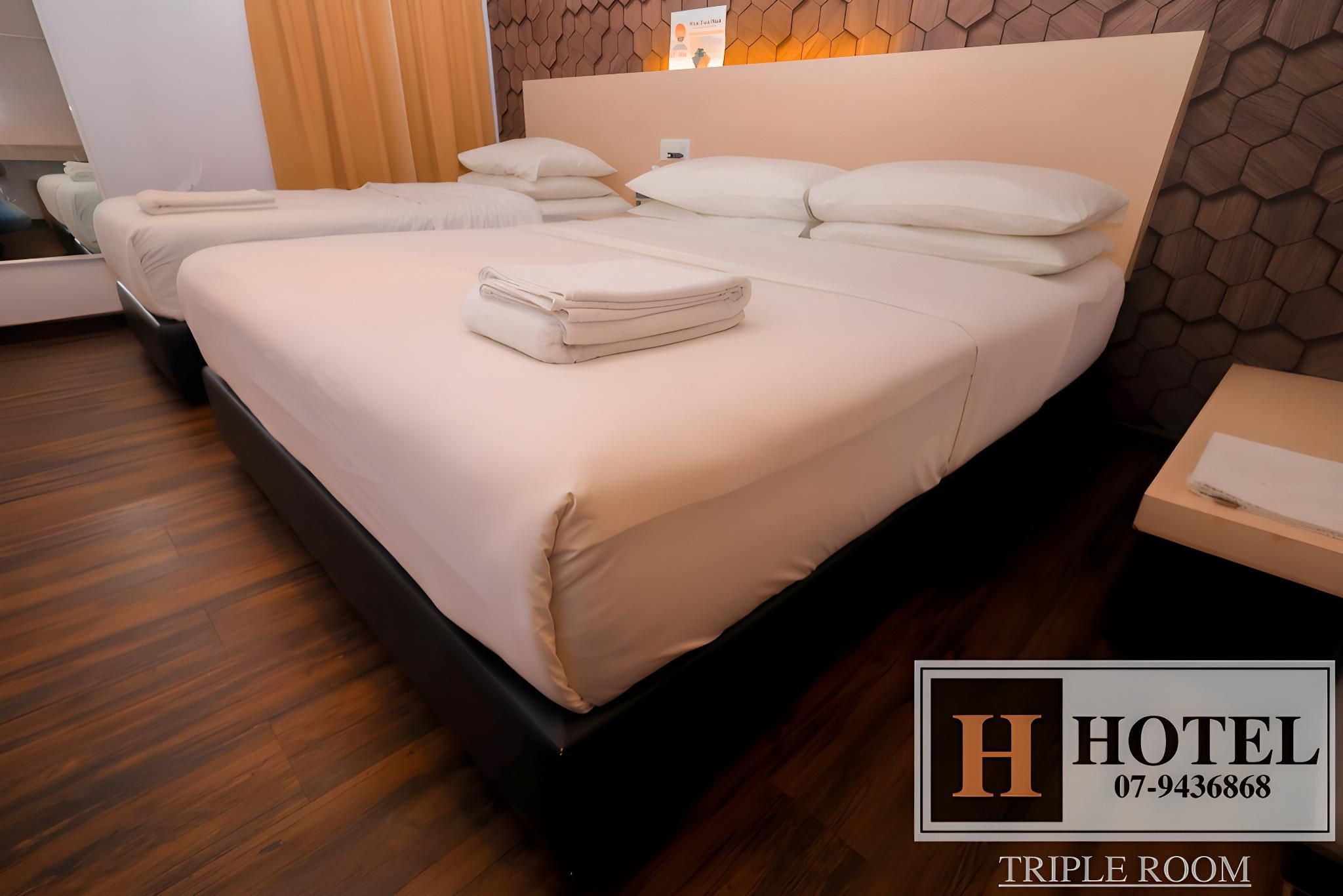 H hotel  Tripe Room