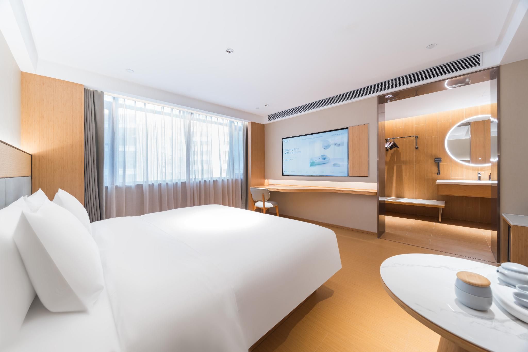 Deluxe Room Queen