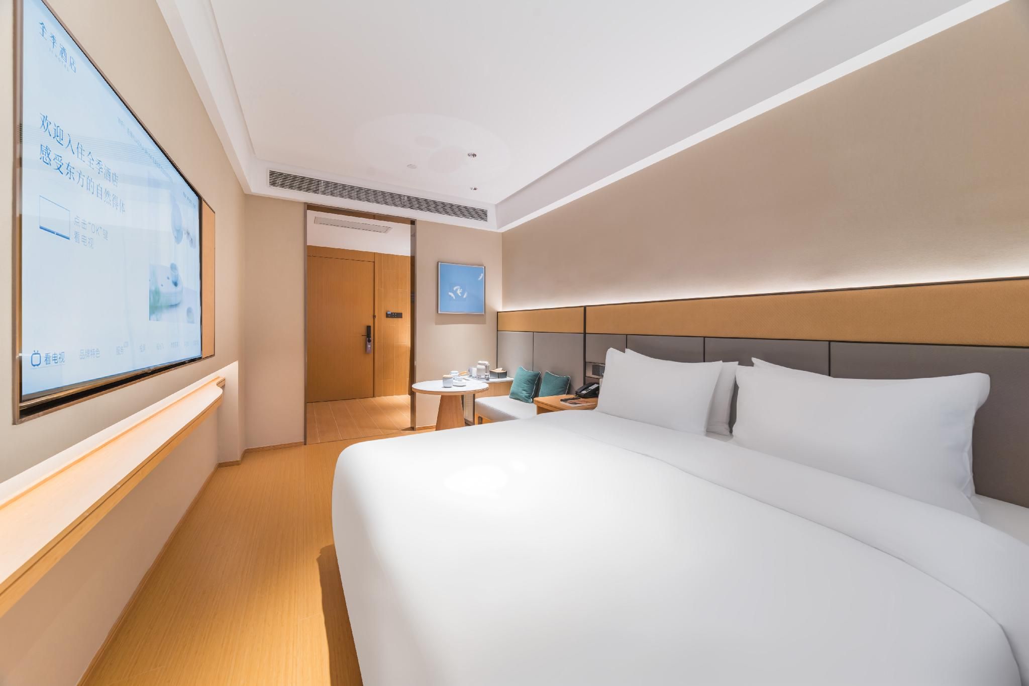 Hotel Queen Room