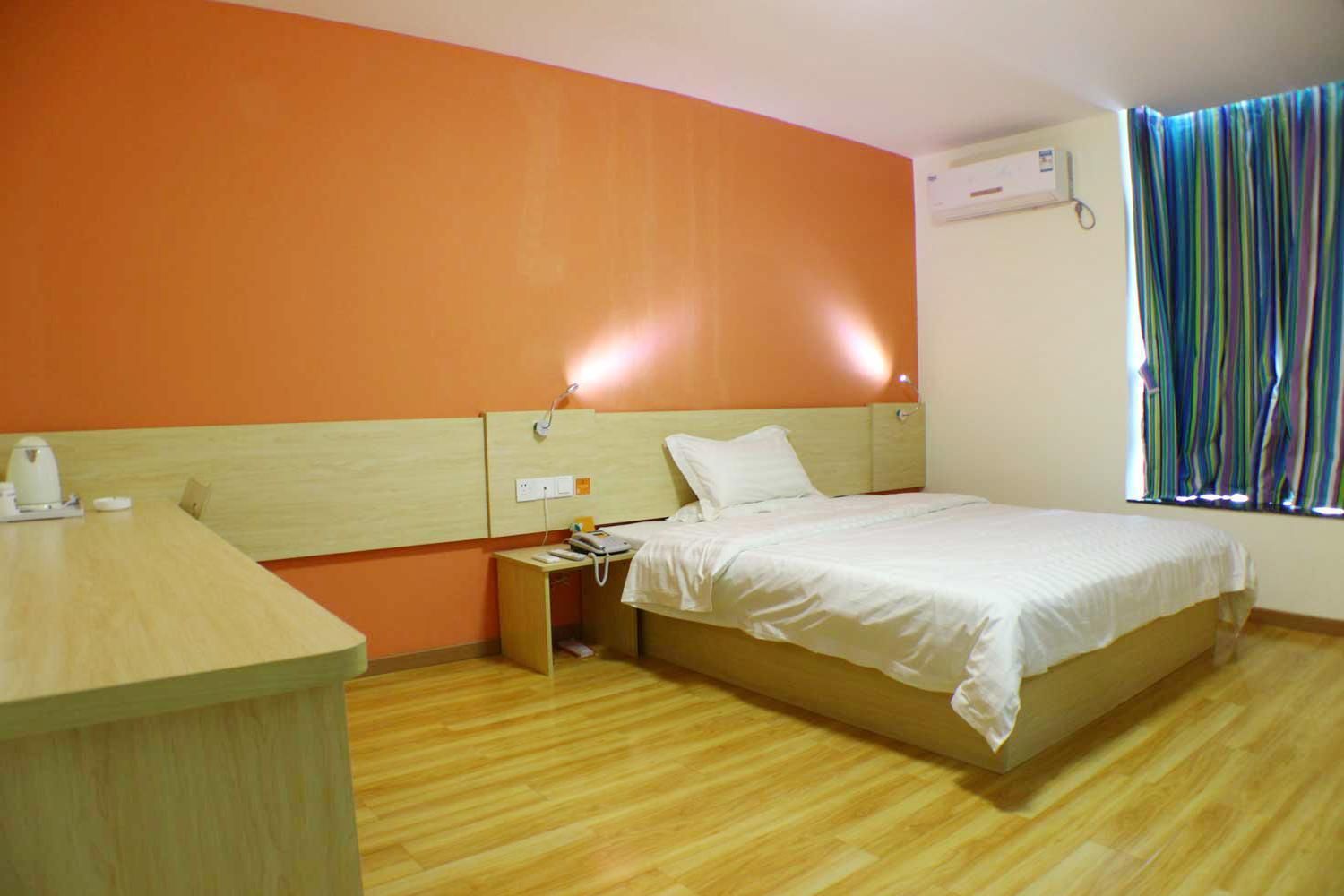 Business Queen Room