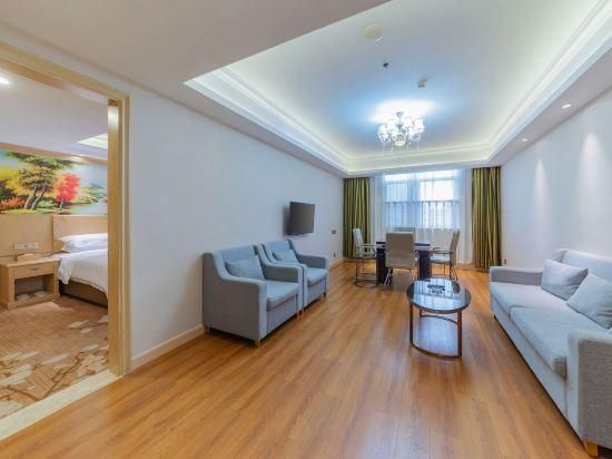Vienna - Functional Chess Suite Room