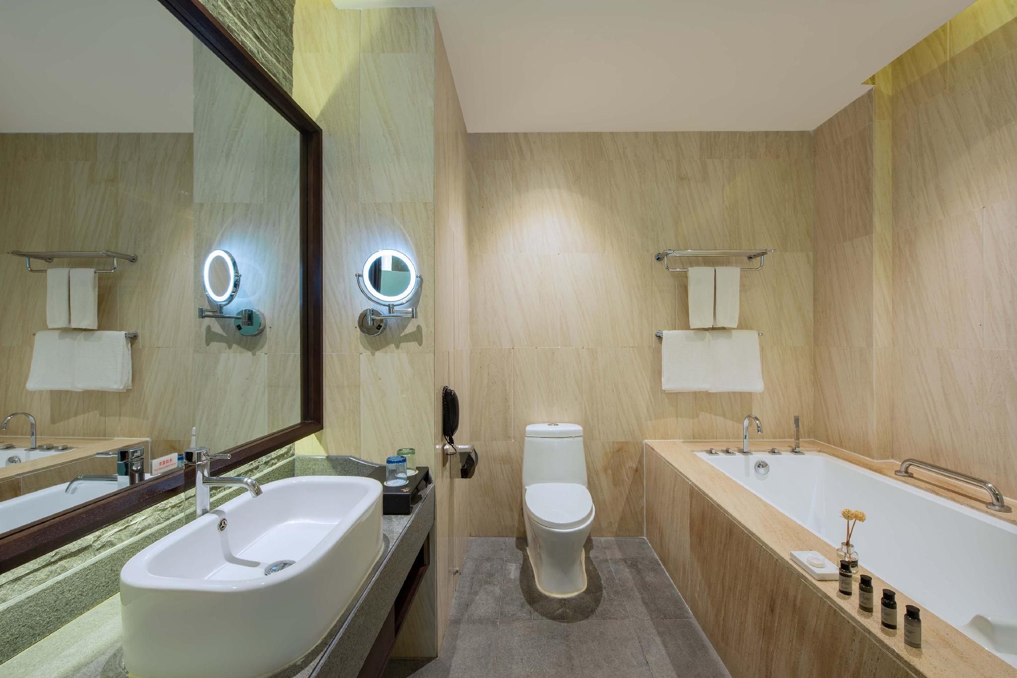 Lake View Suite