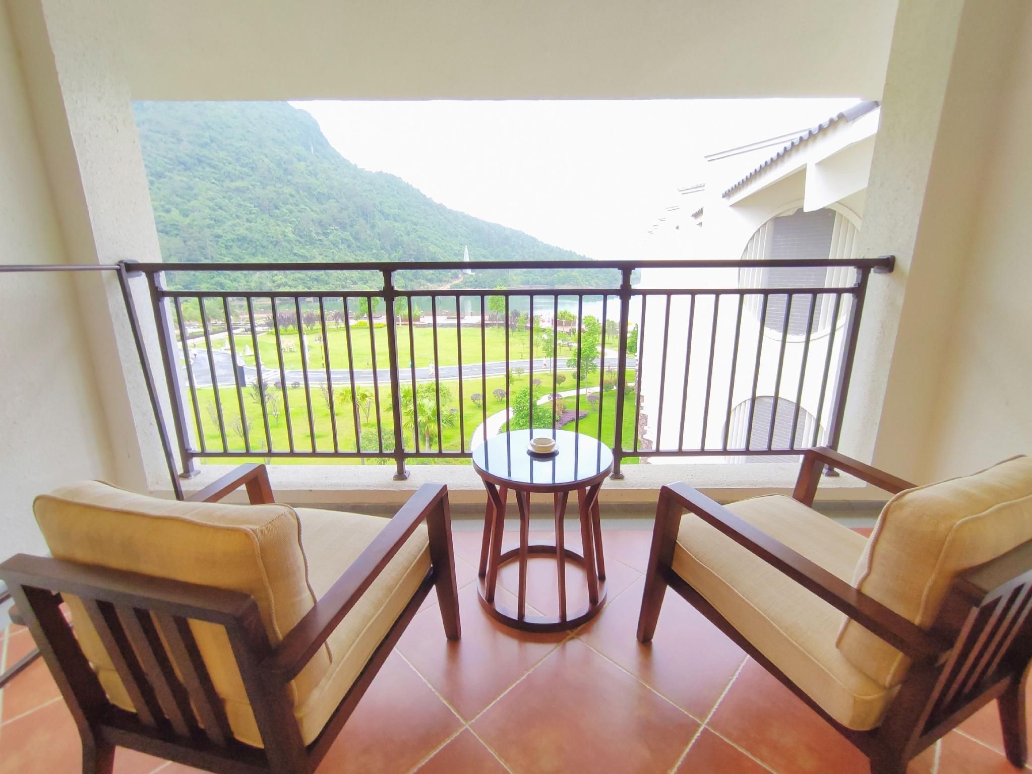 Elegant Double Room with Lake View
