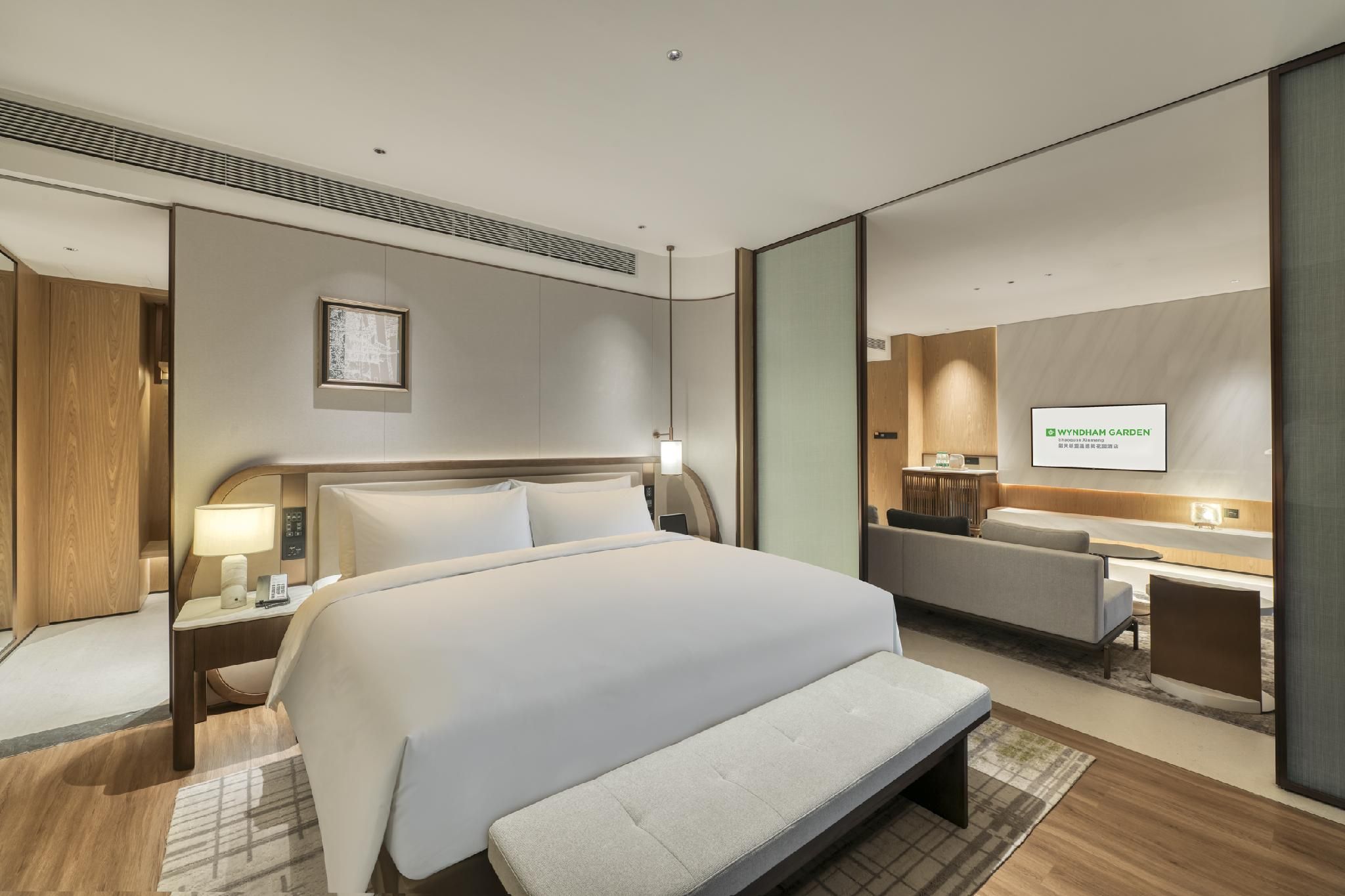 1 King Bed, Garden View, Hot Spring Pool, Non-Smoking