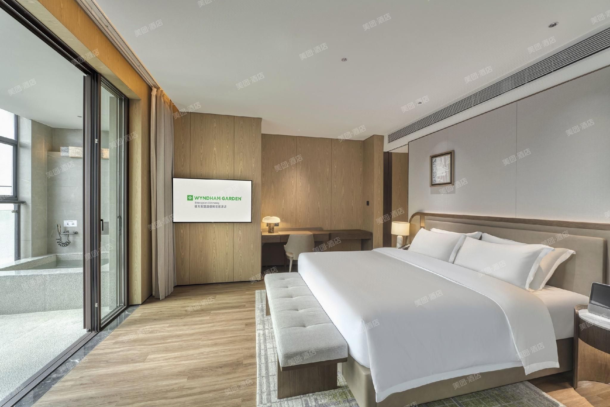 1 King Bed, Garden Suite, Hot Spring Pool, Non-Smoking