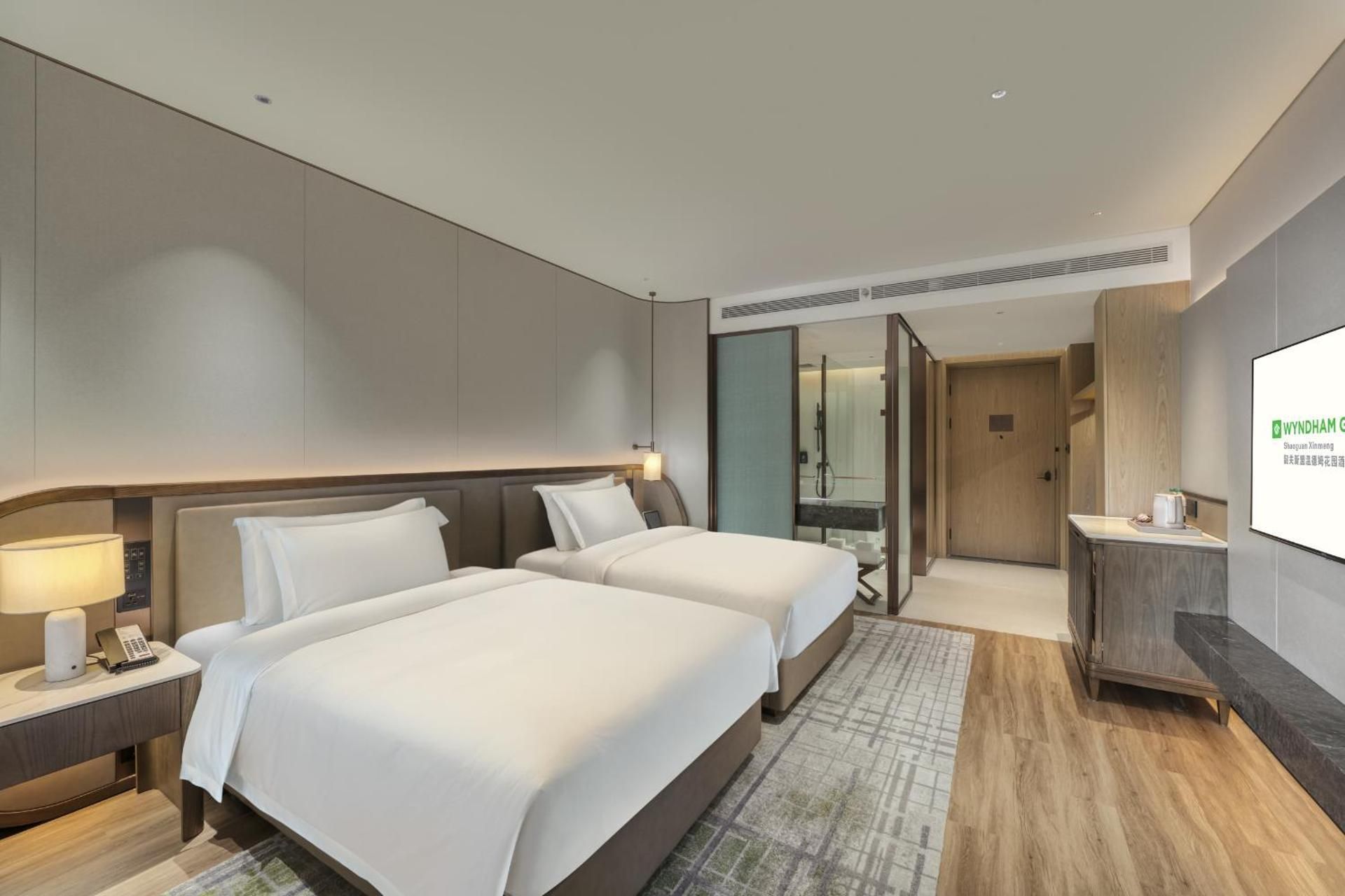 Double Room with Two Double Beds and Hot Spring Pool - Mountain View 