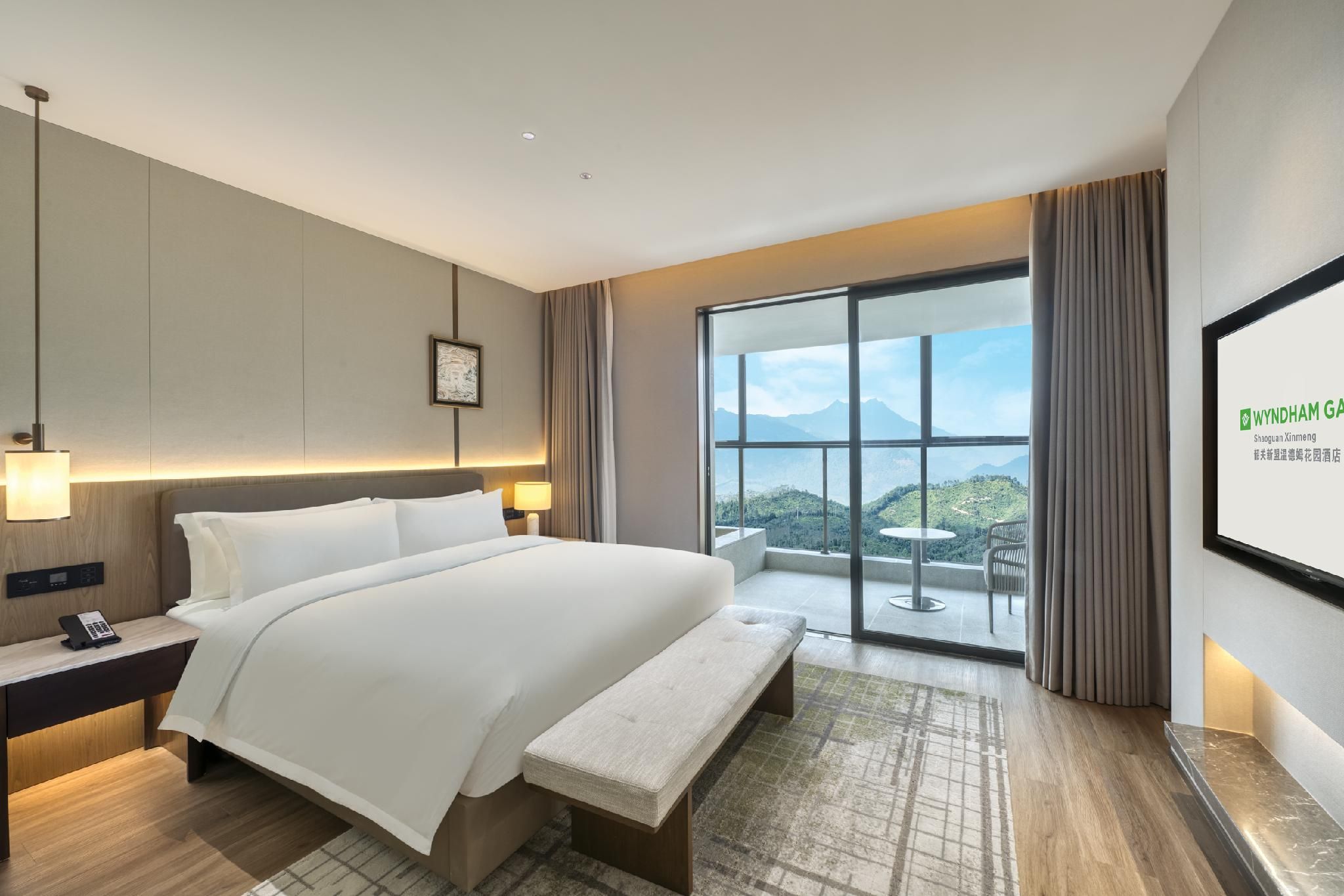 1 King Bed, Mountain View, Hot Spring Pool, Non-Smoking