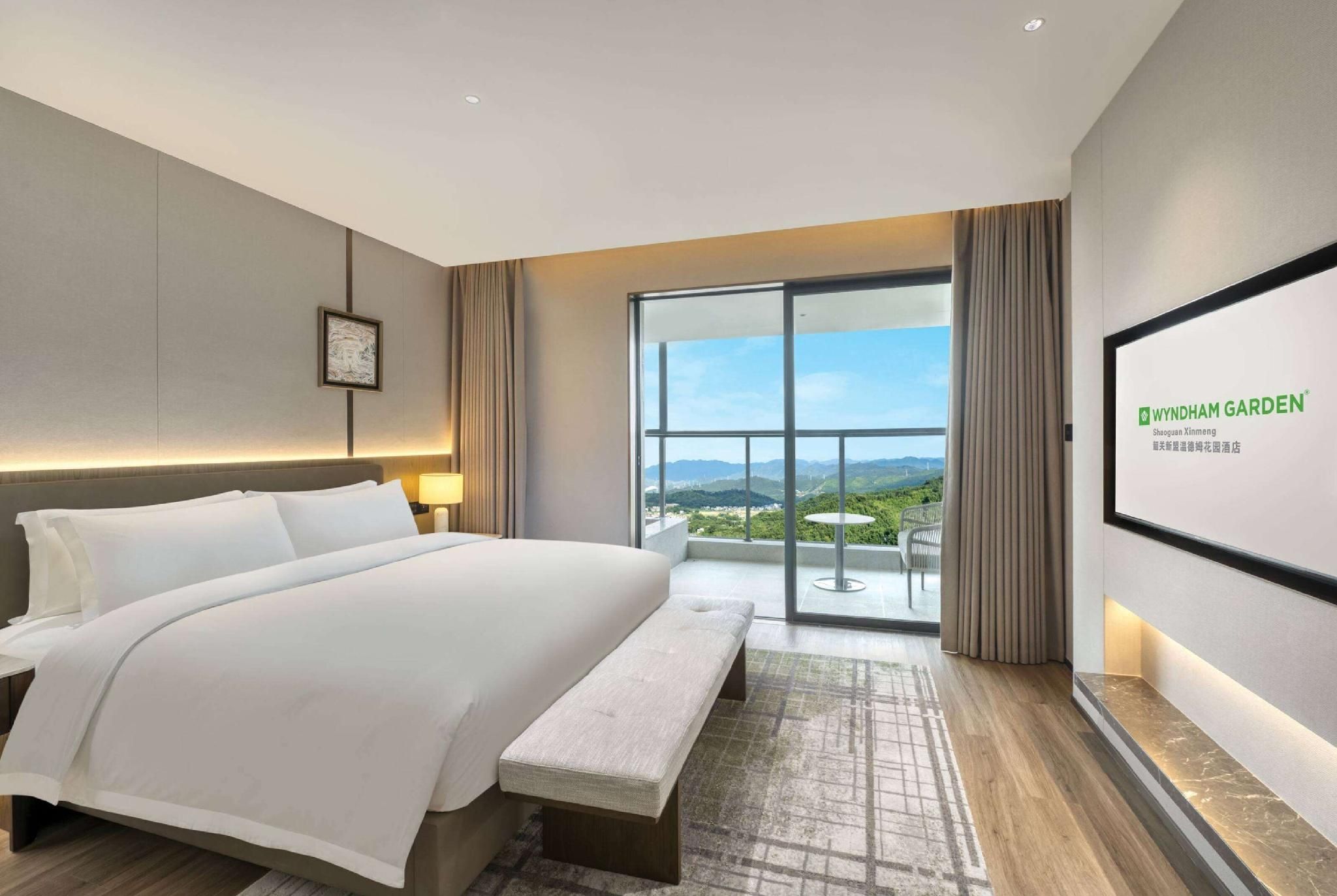 1 King Bed, Garden View, Hot Spring Pool, Non-Smoking