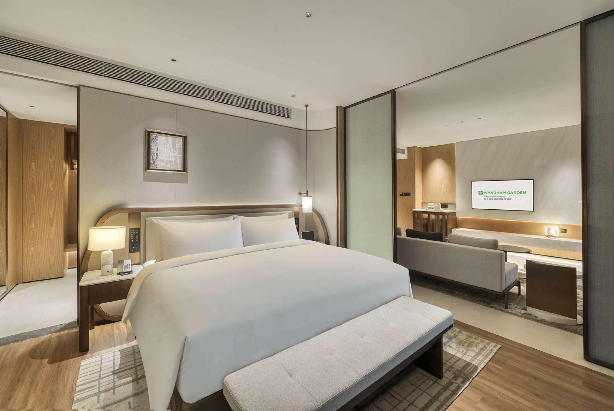 1 King Bed, Executive Suite, Hot Spring Pool, Non-Smoking