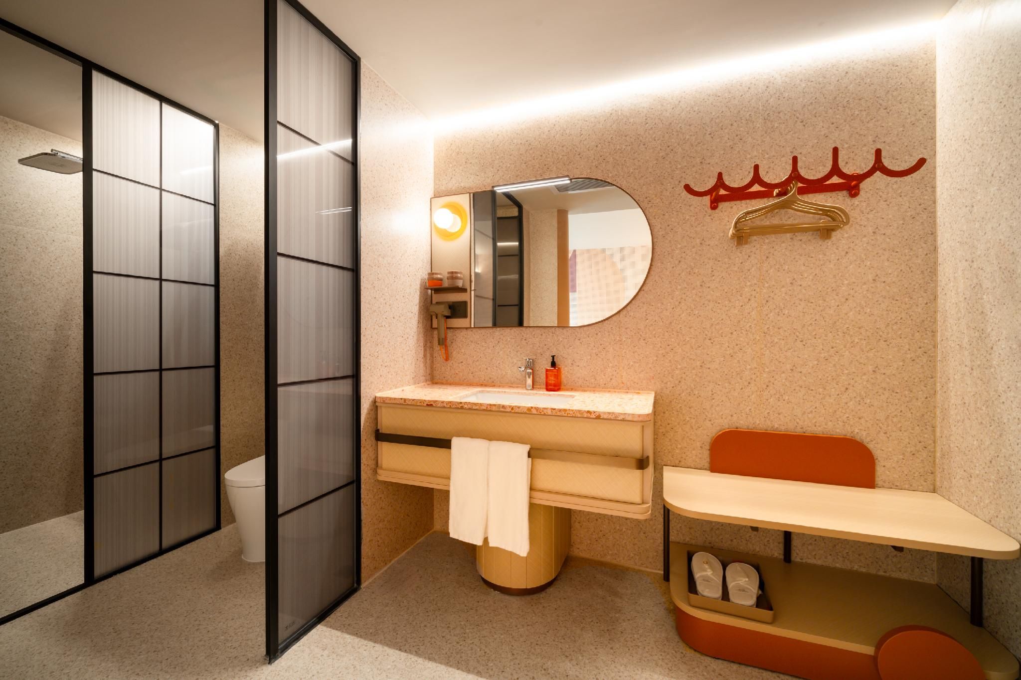 Deluxe Room Queen