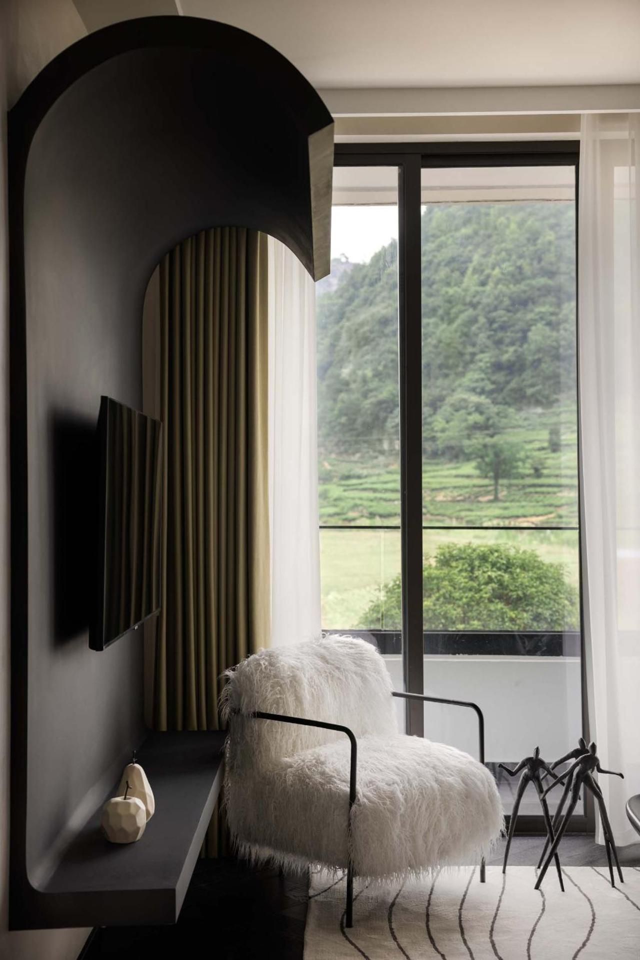 Suite with Mountain View