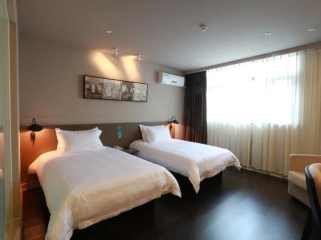 Business Twin Room B
