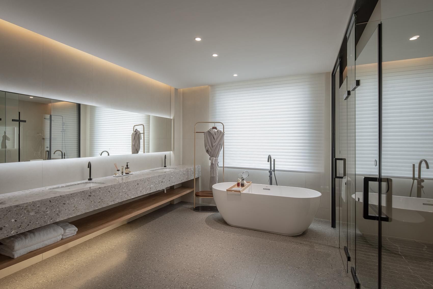 Luxe Queen Room